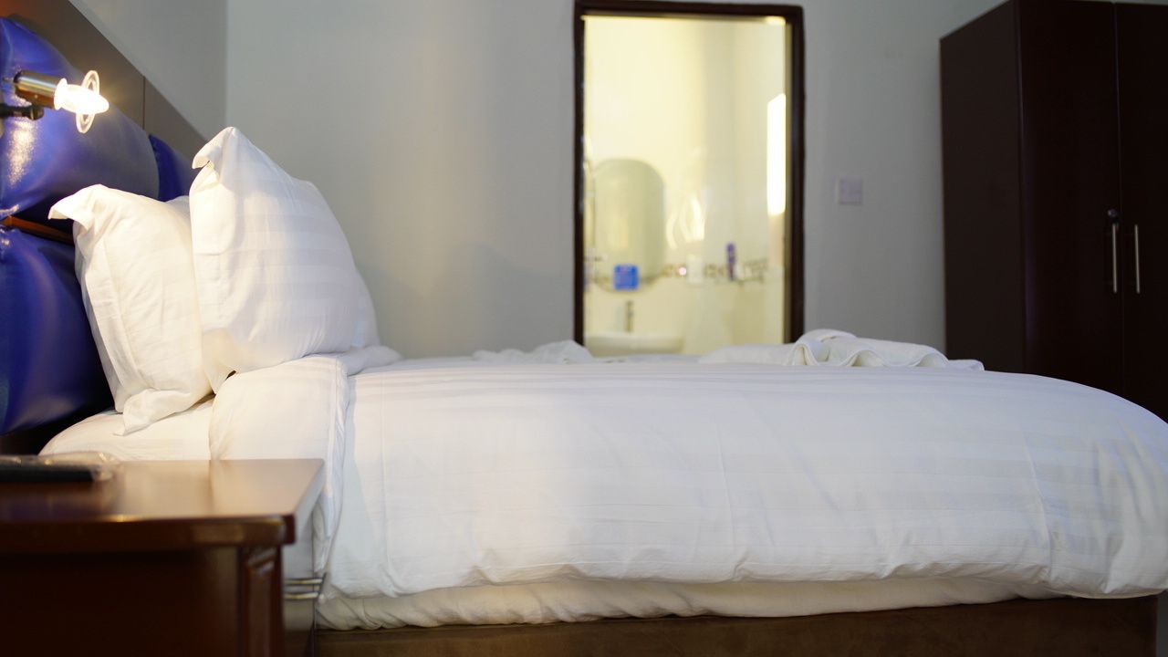 高级双人房或双床房 | 1 多间卧室、高档床上用品、迷你吧、办公桌