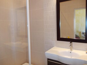 Hair dryer, towels - Hôtel l'Oursin (Saint-Jean-Cap-Ferrat)