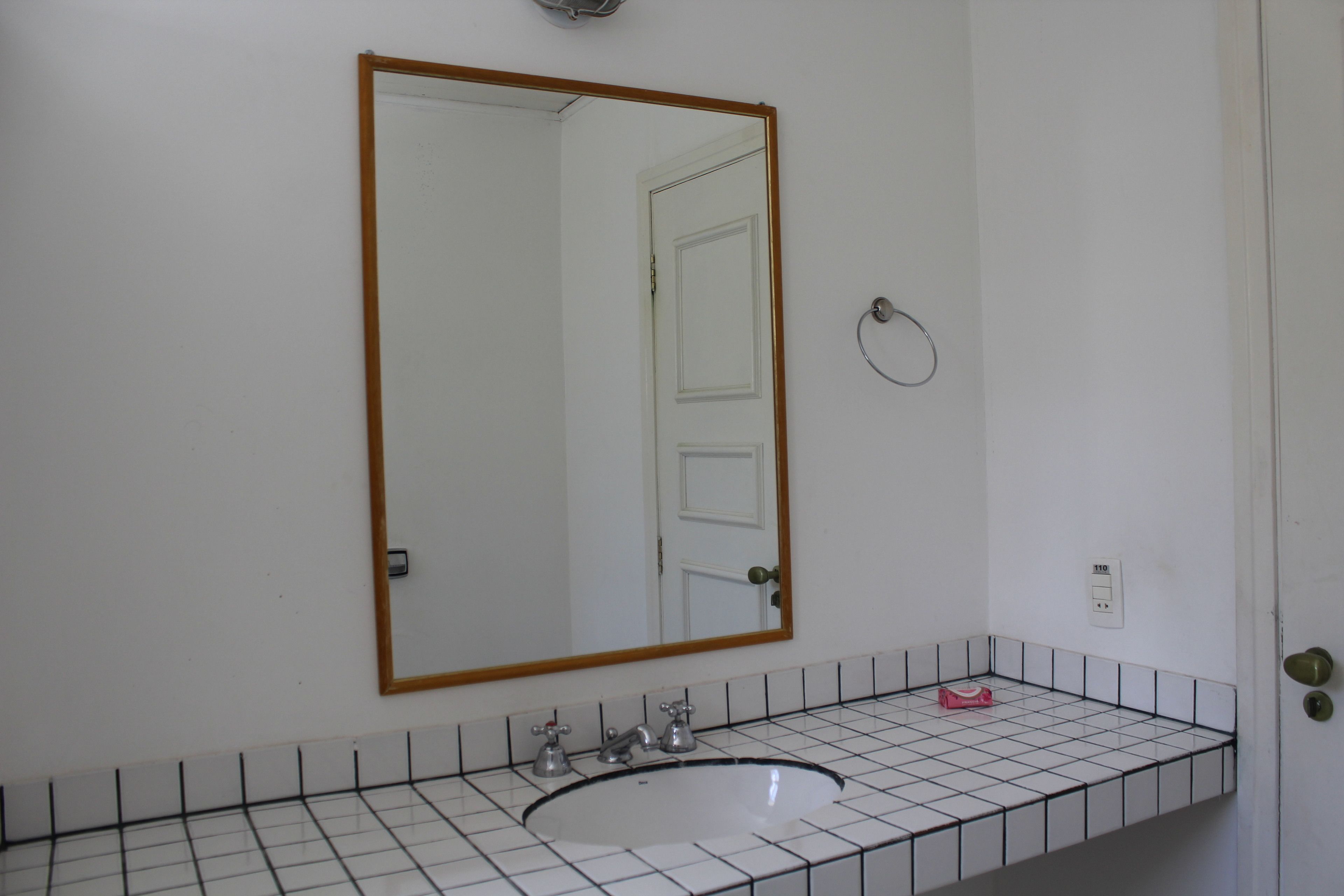 Wastafel kamar mandi
