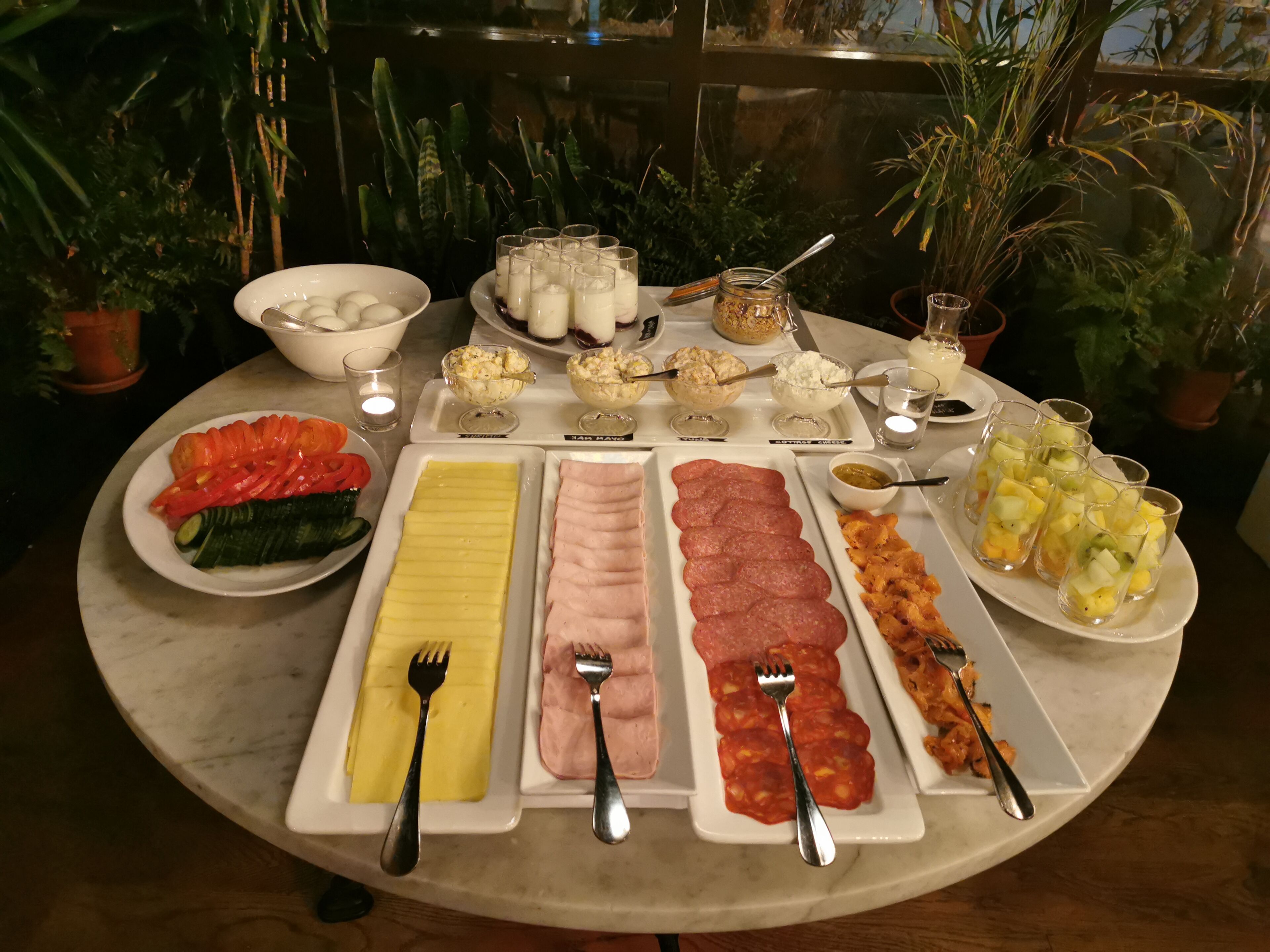 Daily buffet breakfast for a fee