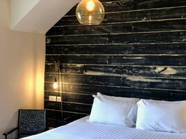 Habitación de lujo, 1 cama de matrimonio grande | Ropa de cama hipoalergénica, decoración individual, escritorio