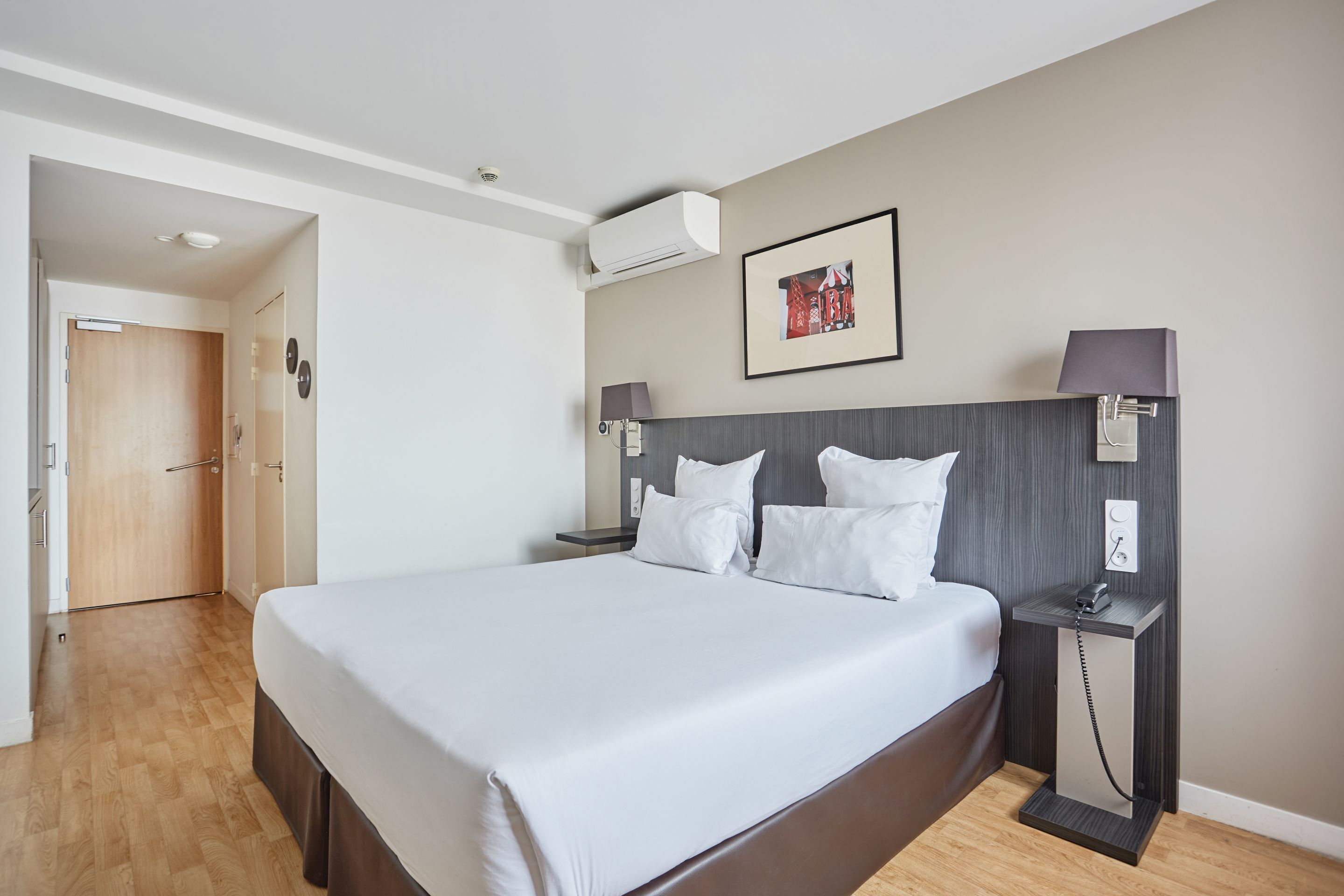 In-room safe, desk, soundproofing, free WiFi