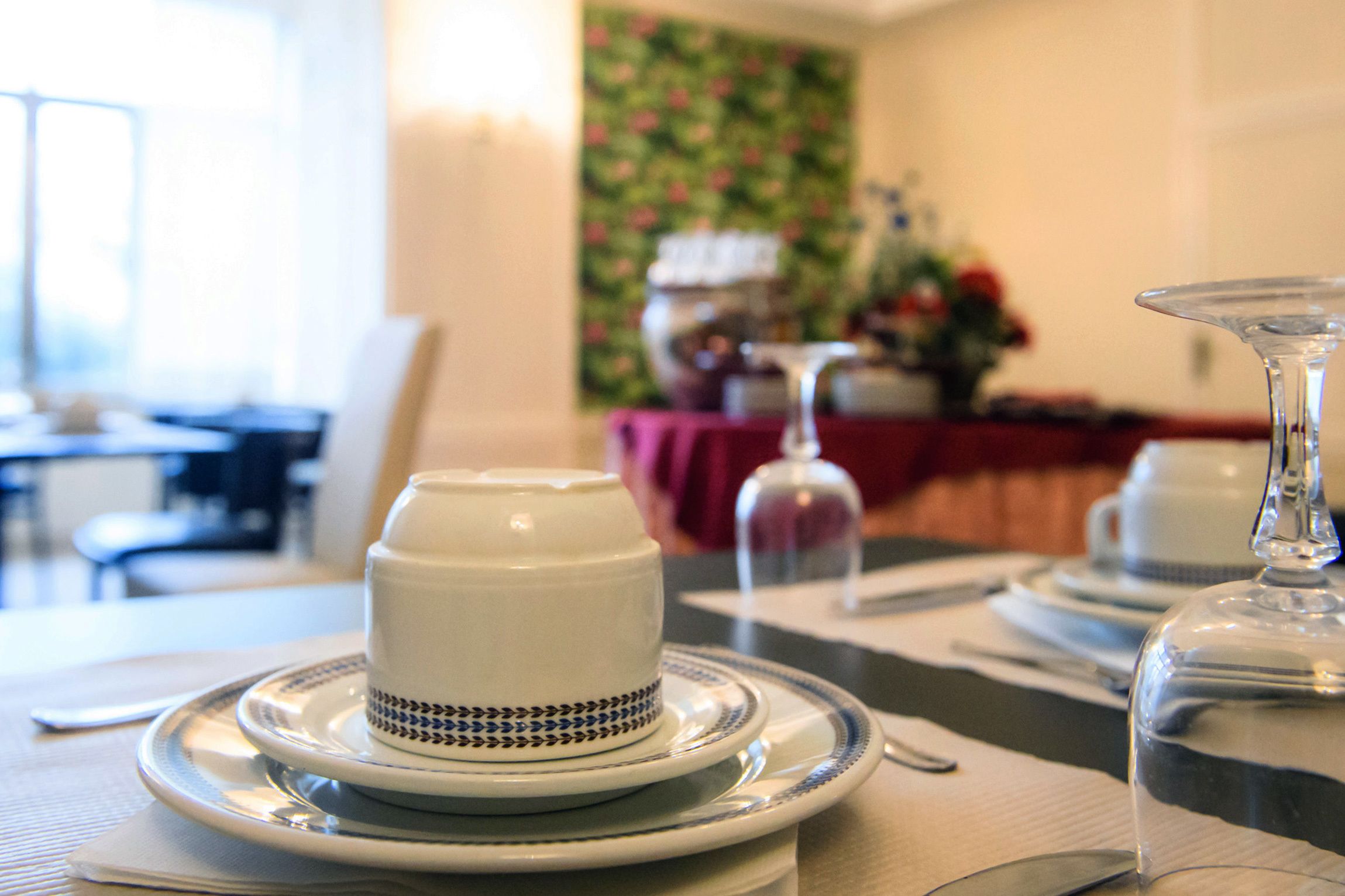 每日供應吃到飽早餐 (每人 EUR5)