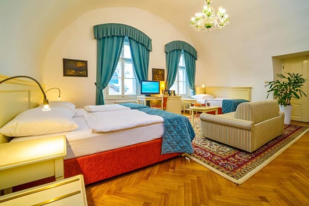 1 slaapkamer, een minibar, een kluis op de kamer, een bureau