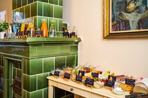 Frokostbuffé hver dag (EUR 16 per person)