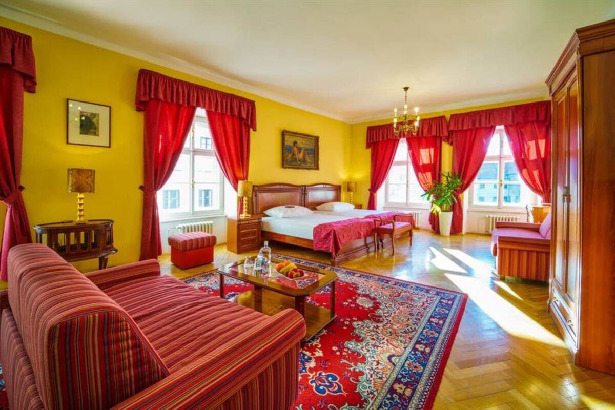 Suite | Minibar, in-room safe, desk, blackout curtains