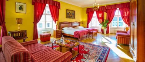 Suite | Minibar, in-room safe, desk, blackout drapes