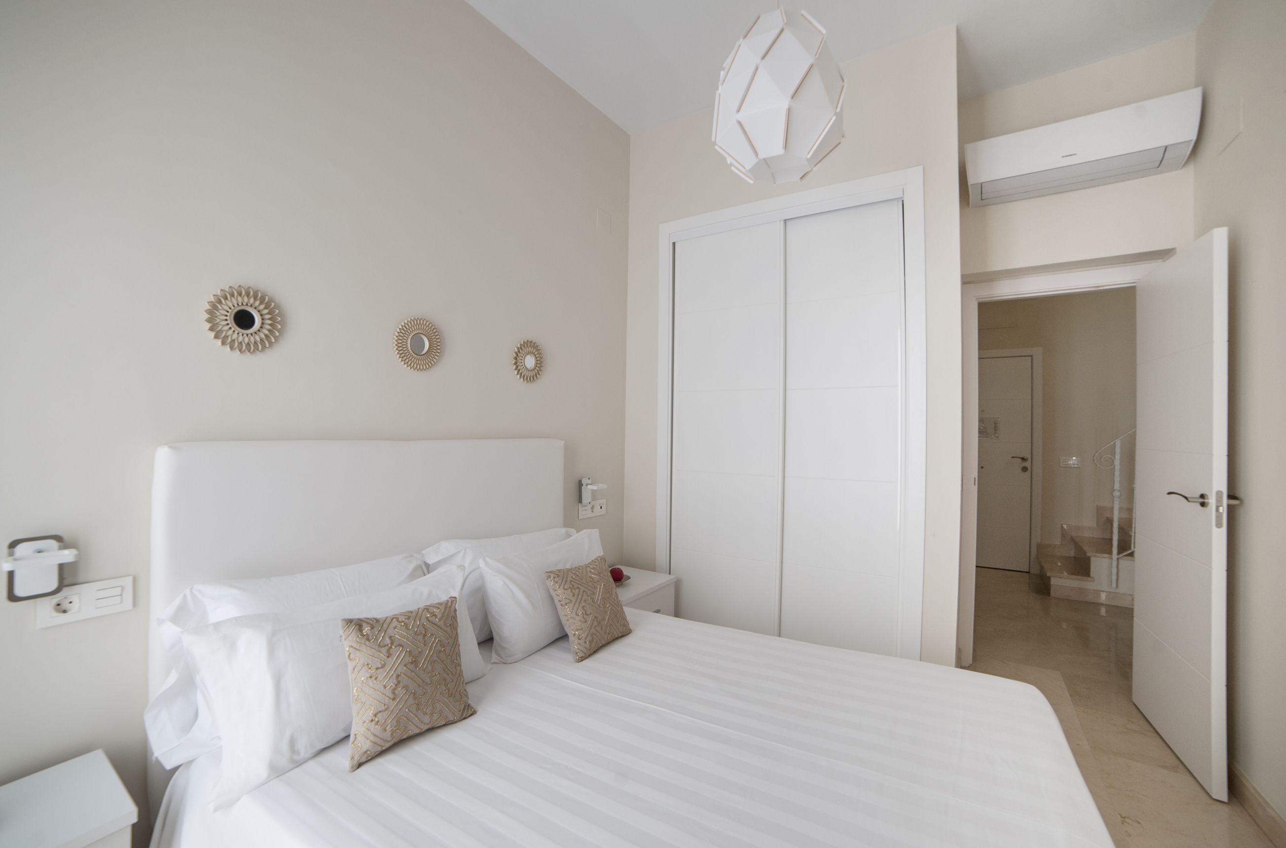 1 Schlafzimmer, Minibar, Schreibtisch, laptopgeeigneter Arbeitsplatz
