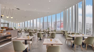 Morgenmadsbuffet hver dag (21 EUR pr. person)