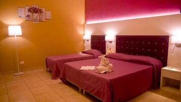 Luxury Triple Room | In-room safe, desk, soundproofing, cribs/infant beds