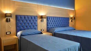 ห้องดีลักซ์ทริปเปิล | ตู้นิรภัยในห้องพัก, โต๊ะทำงาน, ห้องเก็บเสียง, เปล/เตียงเด็กอ่อน