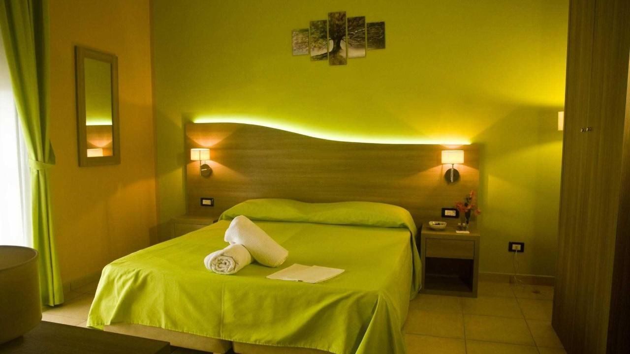 Deluxe Double or Twin Room | Peti besi dalam bilik, meja, kalis bunyi, katil bayi/kot (surcaj) 