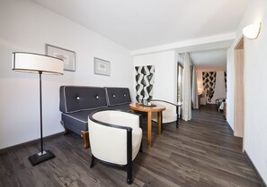 Comfort Suite | Individually decorated, individually furnished, desk, blackout curtains - Romantik Hotel Johanniter-Kreuz (Ueberlingen)