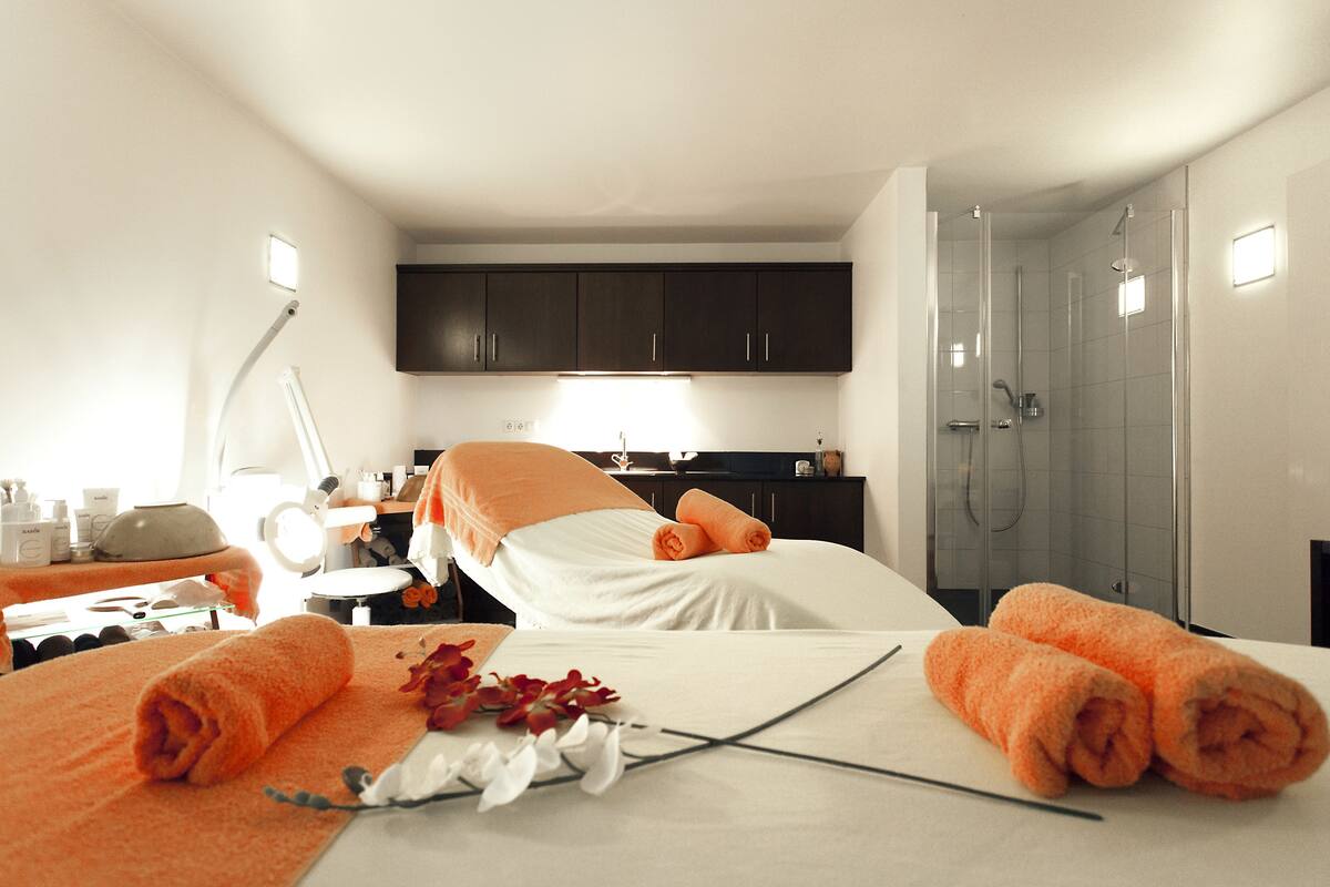 body treatments, hot stone massages