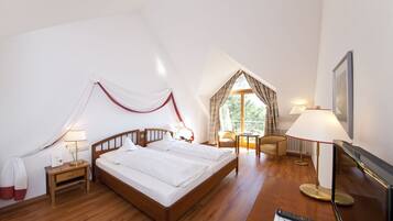 ห้องคอมฟอร์ทดับเบิลสำหรับพักเดี่ยว | 1 ห้องนอน, ห้องพักตกแต่งอย่างมีเอกลักษณ์, ตกแต่งพิเศษโดยเฉพาะ, โต๊ะทำงาน