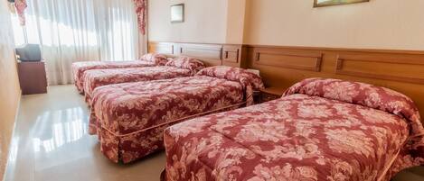 Triple Room, Private Bathroom (4) | Down comforters, free WiFi, bed sheets