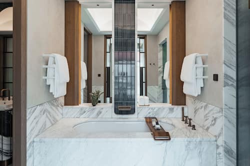 Combined shower/tub, designer toiletries, bathrobes, slippers