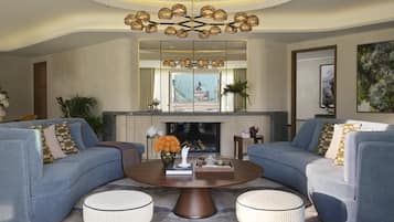 Prinzessin Augusta House | Ruang keluarga | Televisi layar datar 55-inci dengan saluran TV digital, TV, dan mainan