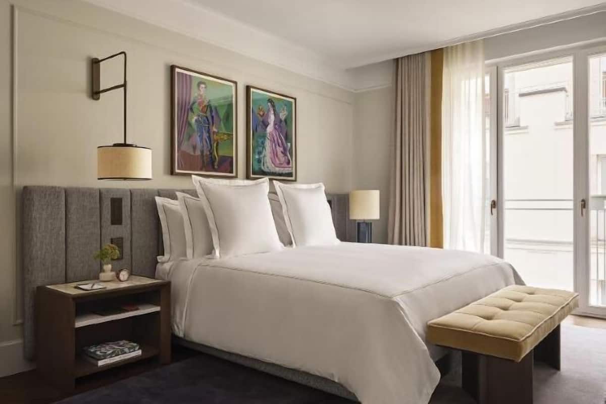 1 bedroom, premium bedding, down duvets, minibar
