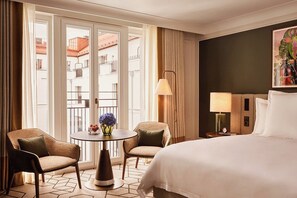 Premium bedding, down duvets, minibar, in-room safe - Rosewood Munich (Munich)