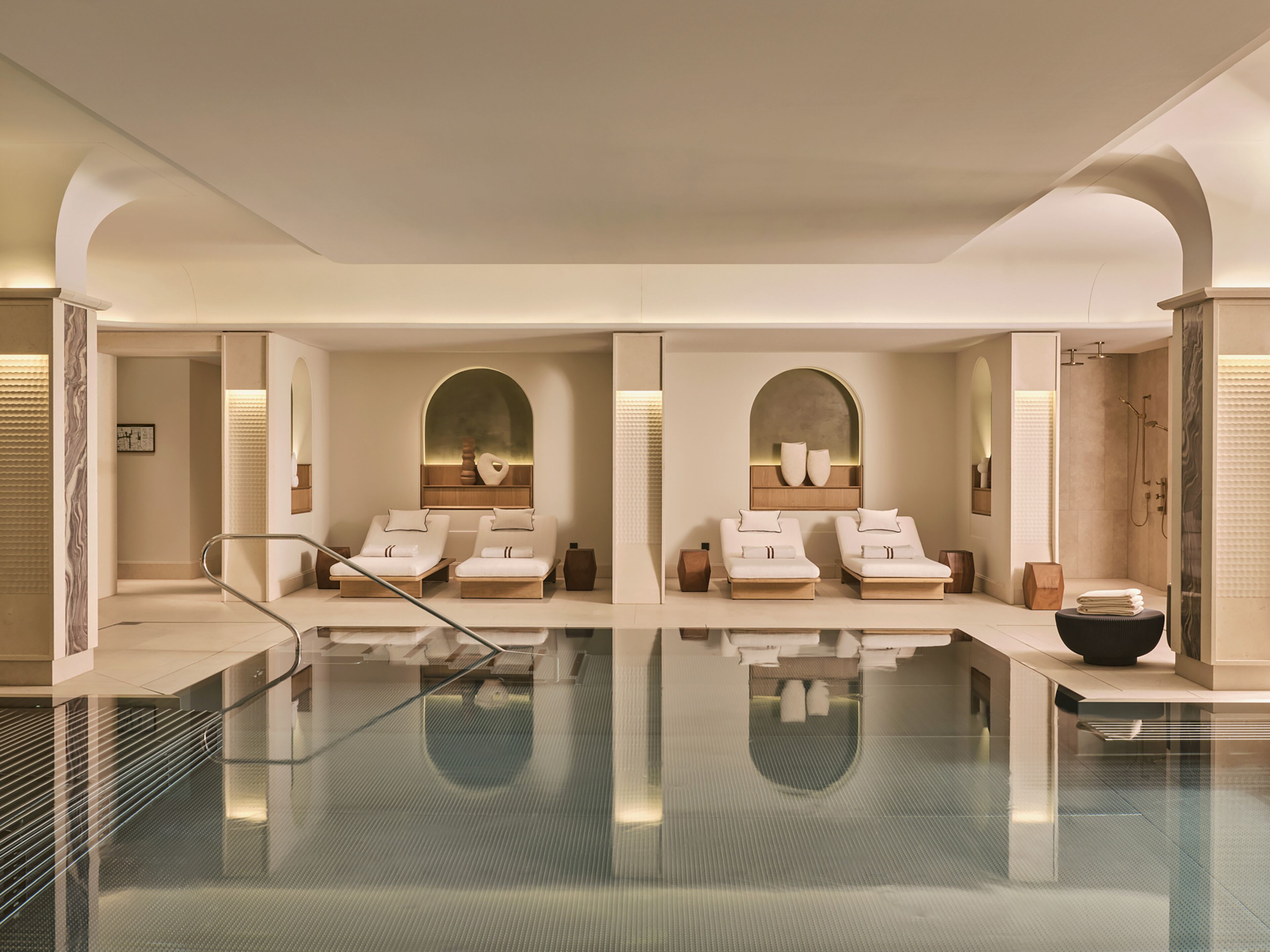 Indendørs pool