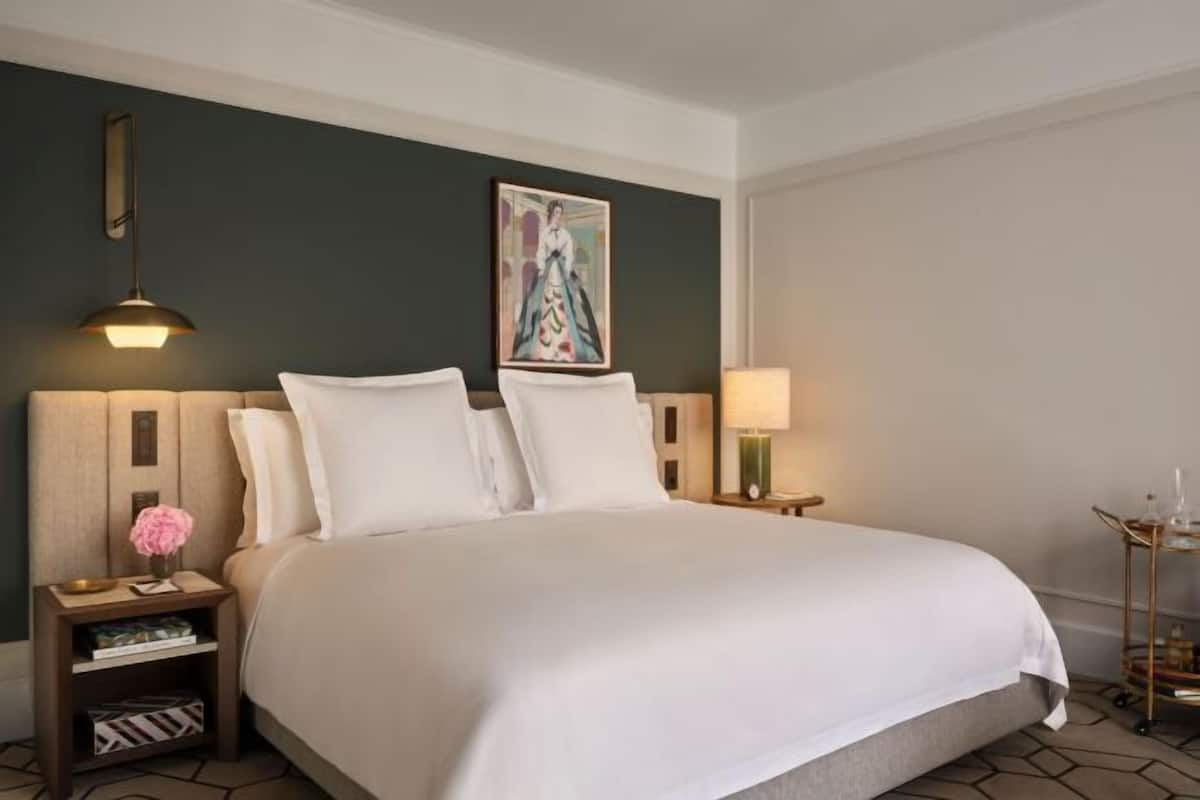 1 bedroom, premium bedding, down duvets, minibar