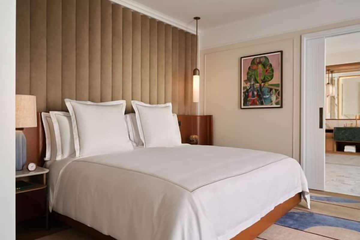 1 bedroom, premium bedding, down duvets, minibar