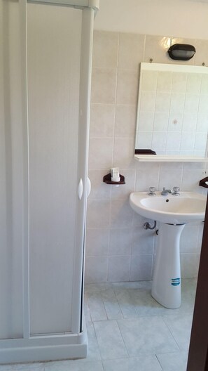 Double Room | Bathroom