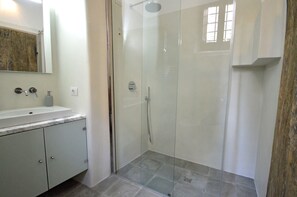 Apartment, 1 Schlafzimmer | Badezimmer | Dusche, Regendusche, Handtücher