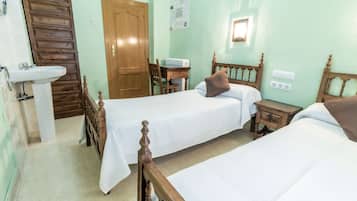 Twin Room, Shared Bathroom | Free WiFi, bed sheets