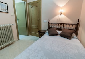 Single Room, Private Bathroom | Wi-fi percuma, cadar katil 