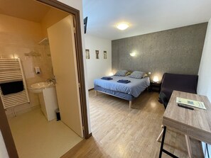 Traditional Double Room | Premium bedding, individually decorated, desk, soundproofing - L'Astrassadou (Rézentières)