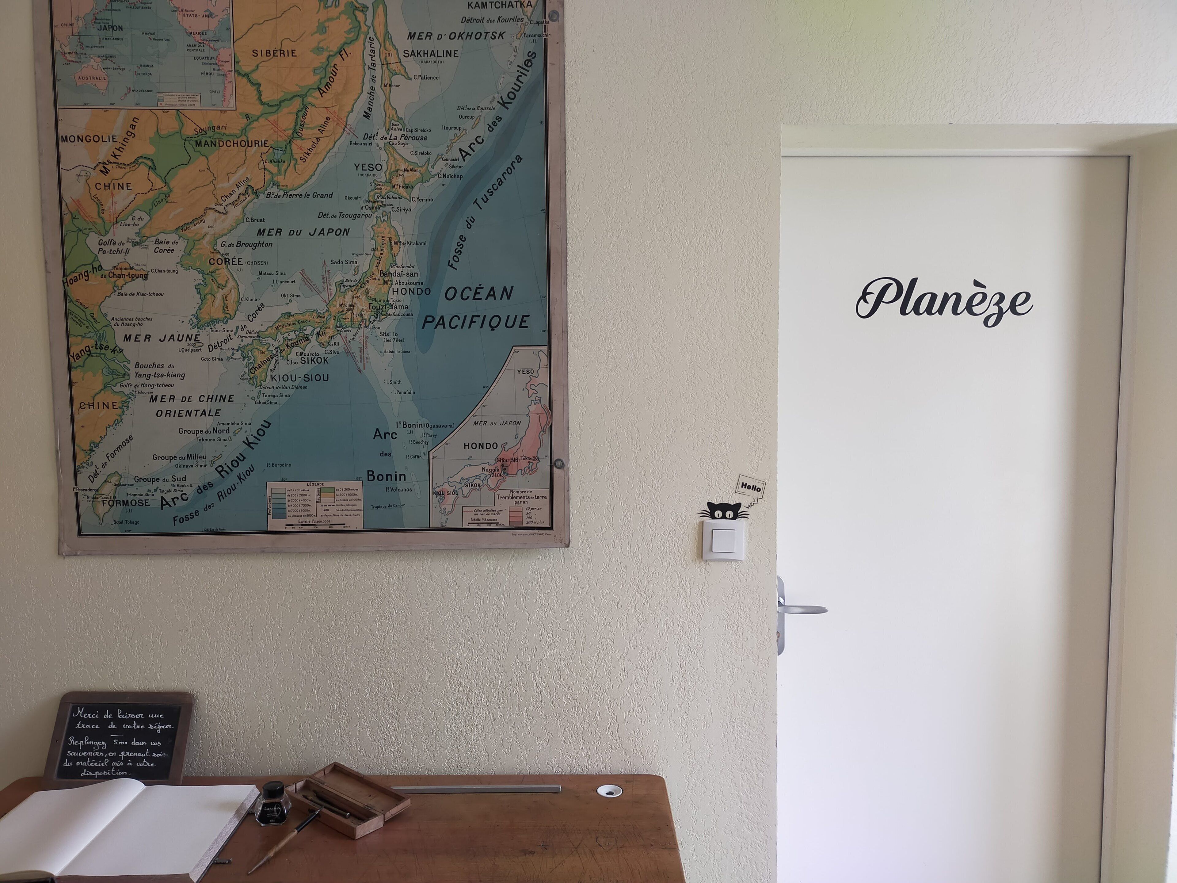 ห้องแฟมิลี่ | เครื่องนอนระดับพรีเมียม, ห้องพักตกแต่งอย่างมีเอกลักษณ์, โต๊ะทำงาน