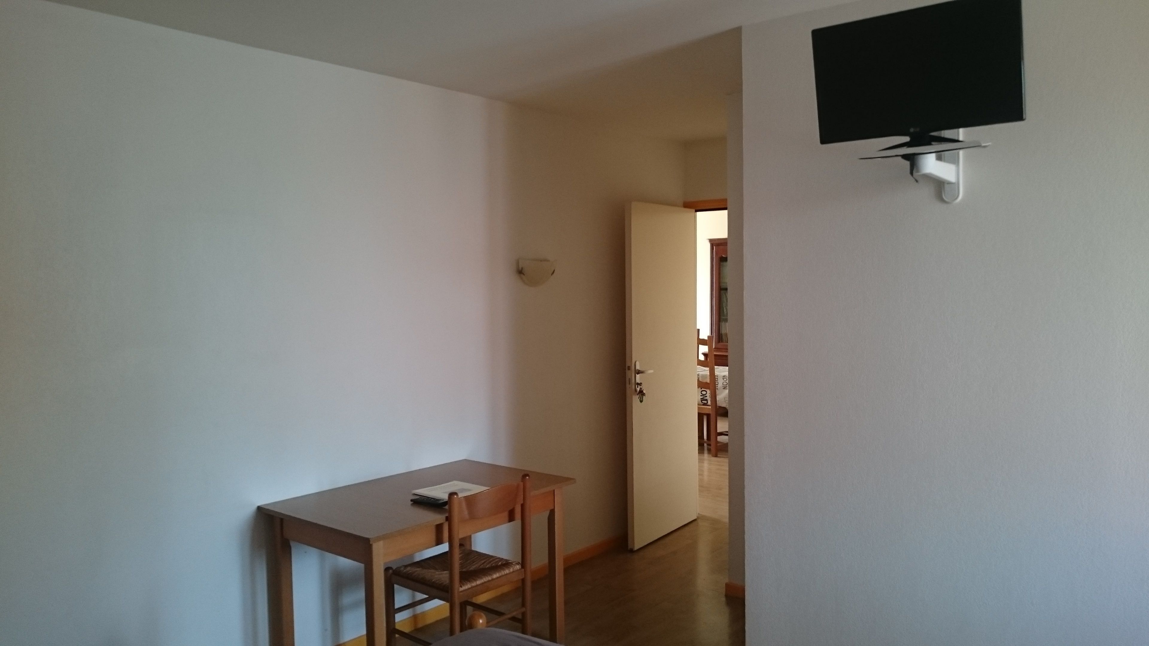 Literie de qualité supérieure, décoration personnalisée, bureau