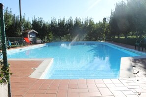 Sesongbasert utendørsbasseng