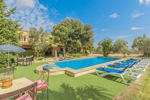 Outdoor pool, pool loungers - Finca Son Pou Virolla (Sa Pobla)