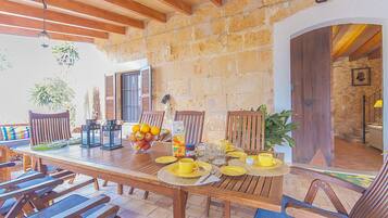 Outdoor dining