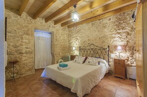 4 bedrooms, in-room safe, blackout curtains, iron/ironing board - Finca Son Pou Virolla (Sa Pobla)