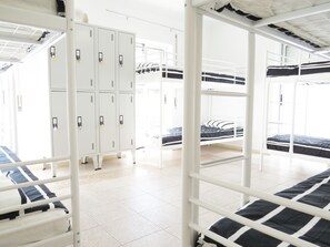 Bed in 8-Bed Mixed Dormitory Room | Fer et planche à repasser, Wi-Fi gratuit, draps fournis