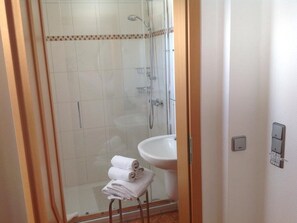 Apartment, eigenes Bad | Badezimmer