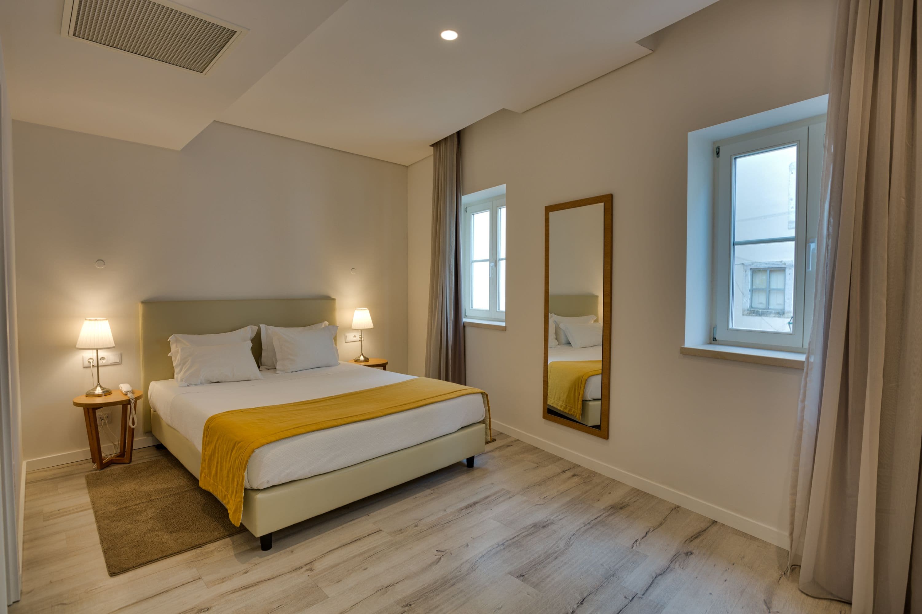 standard double or twin room | minibar, in-room safe, desk, laptop workspace