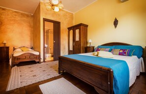 Desk, laptop workspace, free WiFi, bed sheets - B&B Su Connotu (Sestu)
