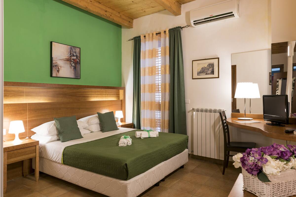 Standard Double or Twin Room | Desk, soundproofing, iron/ironing board, rollaway beds