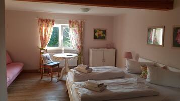 Economy-Doppelzimmer, Gemeinschaftsbad, zum Garten hin | Kostenloses WLAN, Bettwäsche