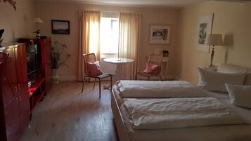 Economy-Doppelzimmer, Gemeinschaftsbad, zum Garten hin | Kostenloses WLAN, BettwÀsche