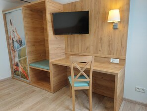 Free WiFi, bed sheets