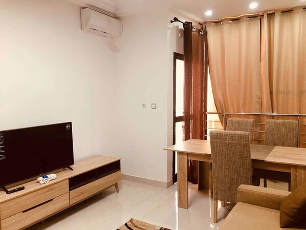 Apartment | Living area | Flat-screen TV - Makaan Résidence (Dakar)
