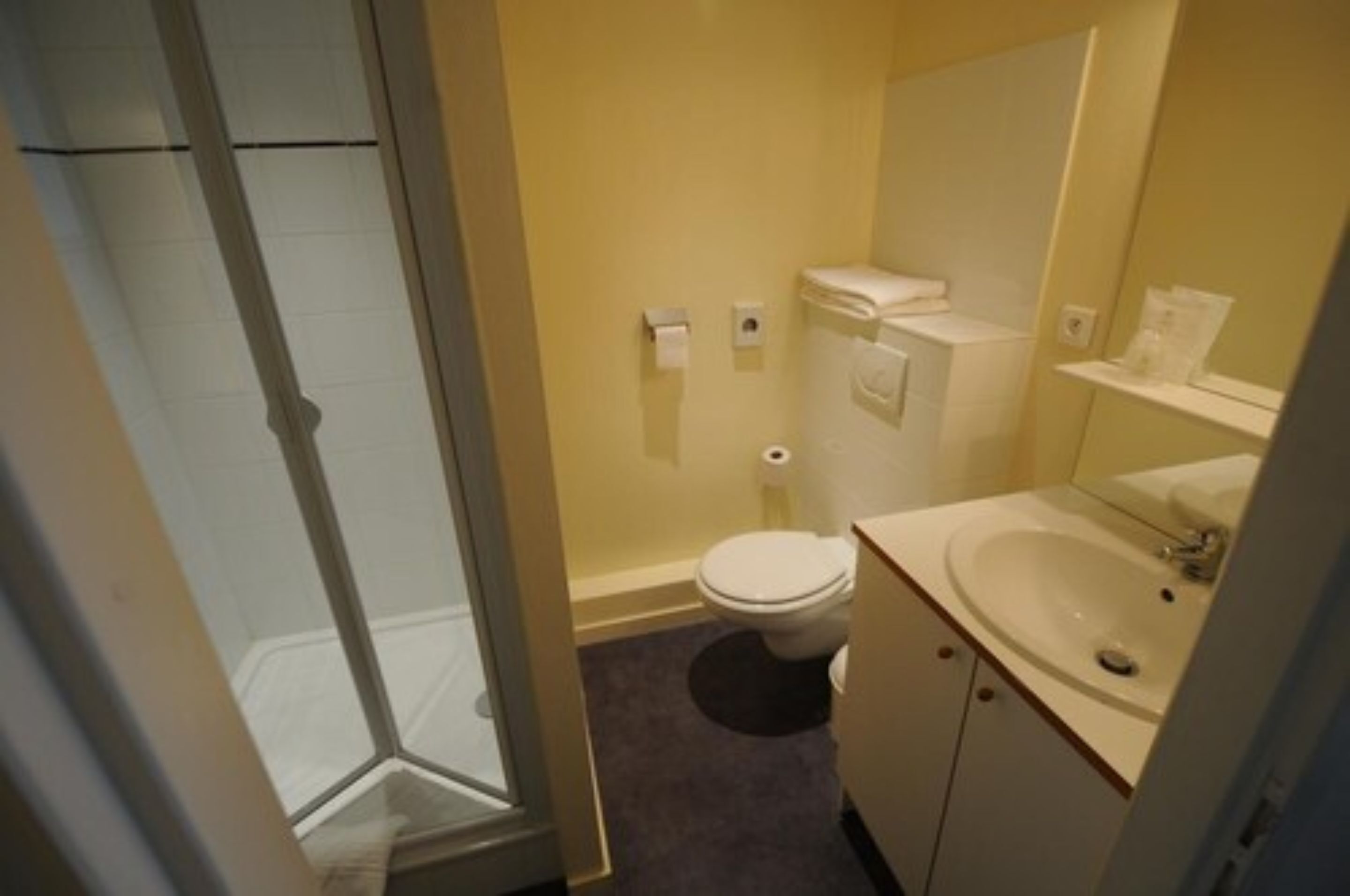 double room | bathroom | shower, hair dryer, towels