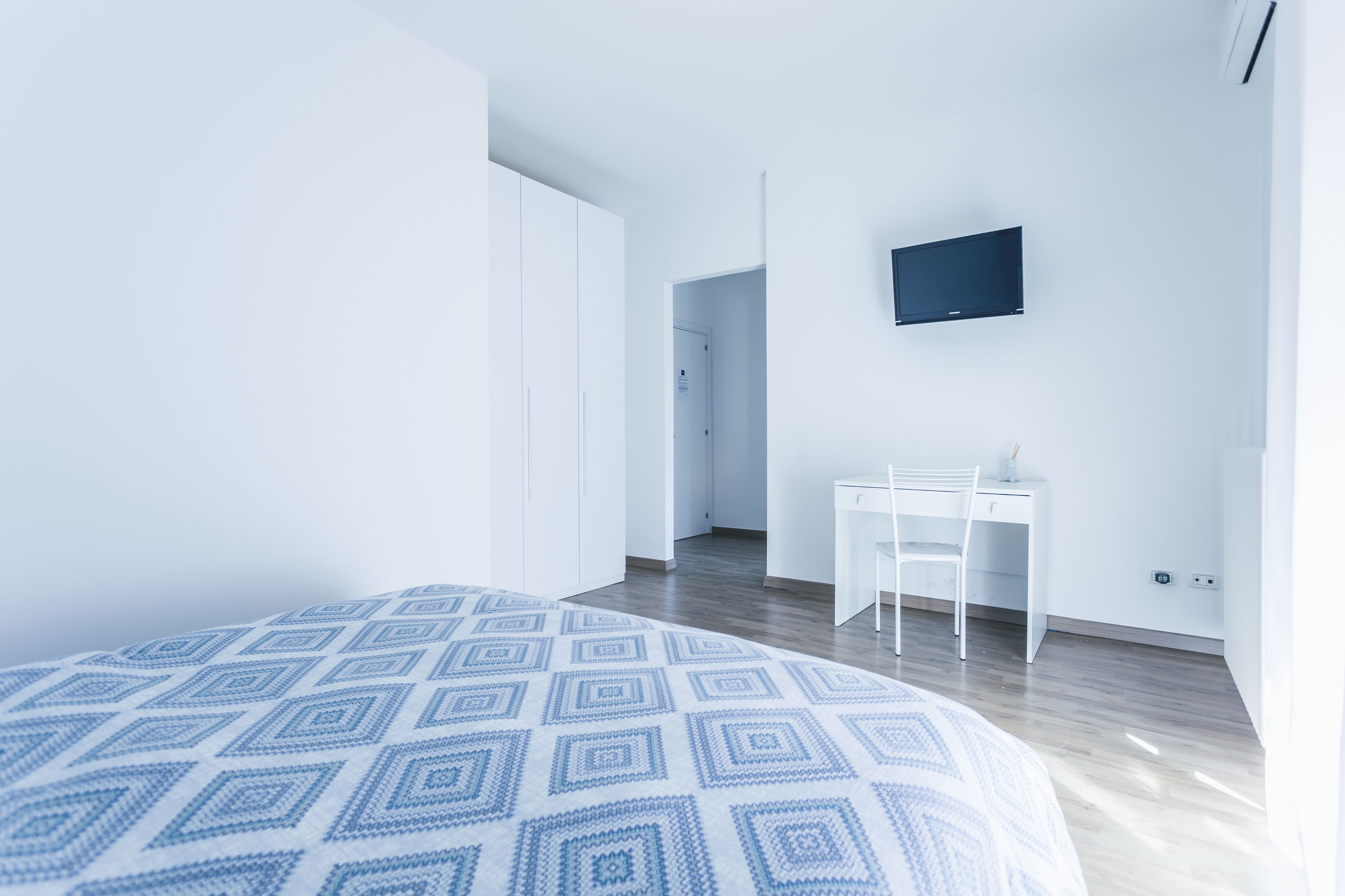 Doppia Classic | Biancheria da letto di alta qualità, copriletto in piuma, una scrivania