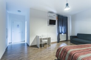 Double Room | Premium bedding, down comforters, desk, soundproofing - B&B La Postale (San Salvo)